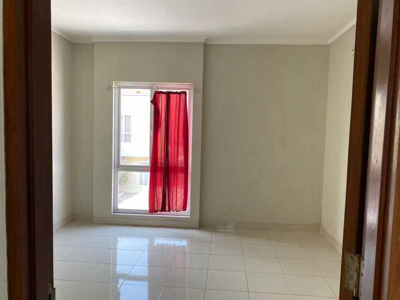 dijual rumah perumahan premier village