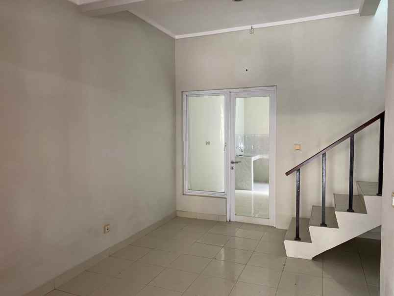 dijual rumah perumahan premier village