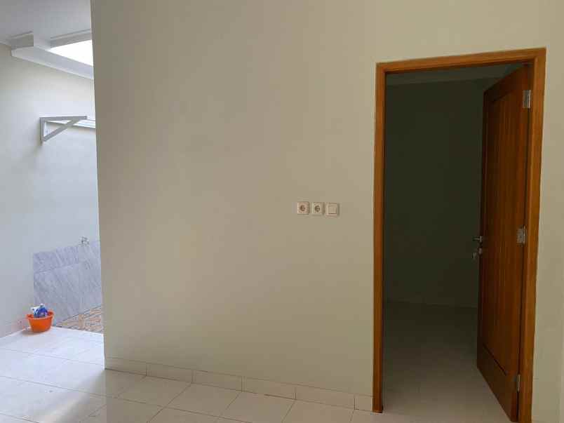 dijual rumah perumahan premier village