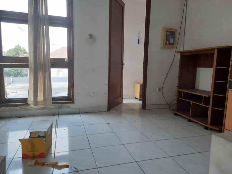 dijual rumah pisangan