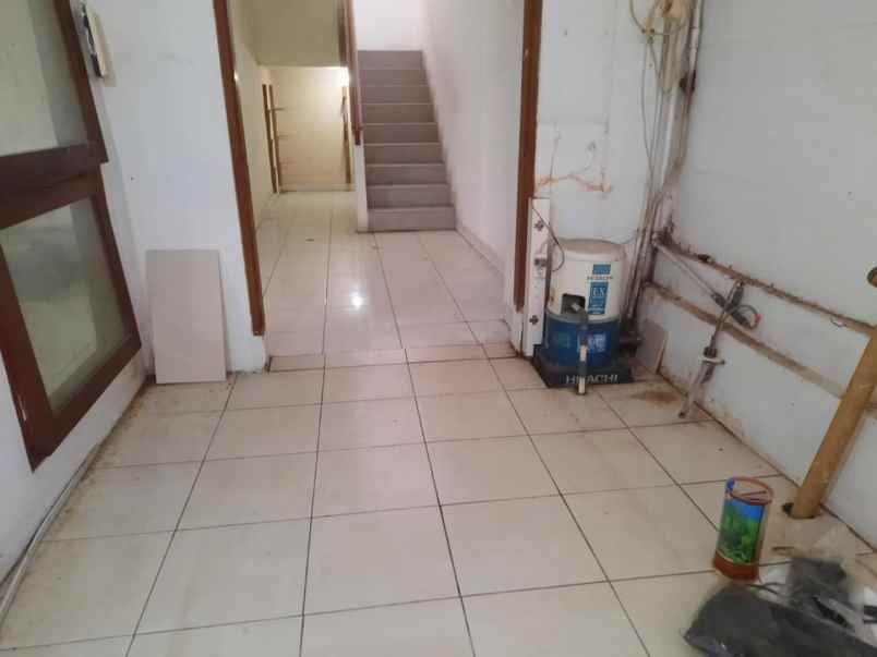 dijual rumah pisangan