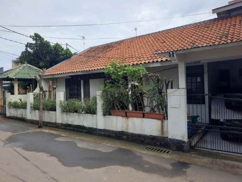 dijual rumah pisangan