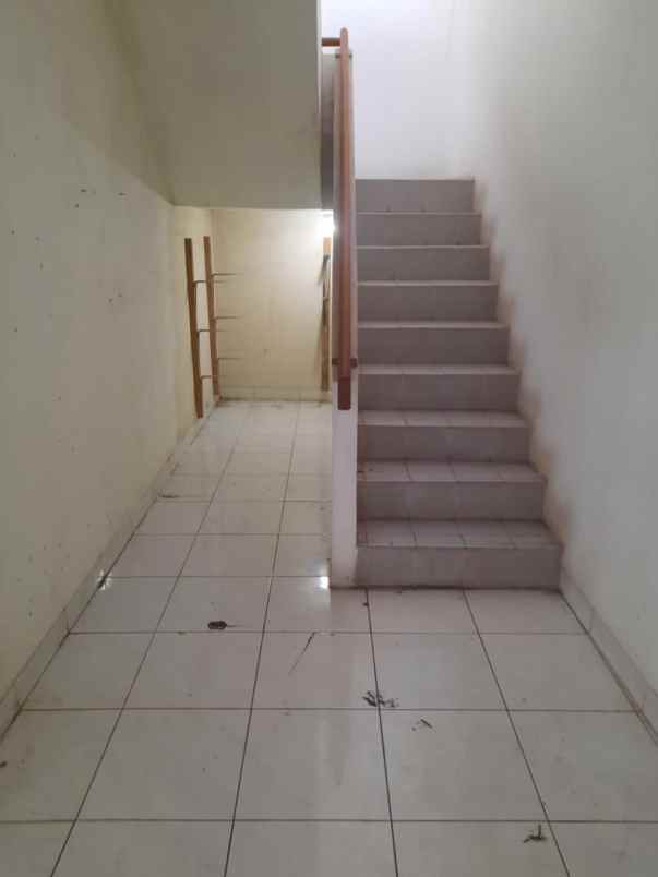 dijual rumah pisangan