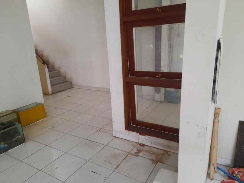 dijual rumah pisangan