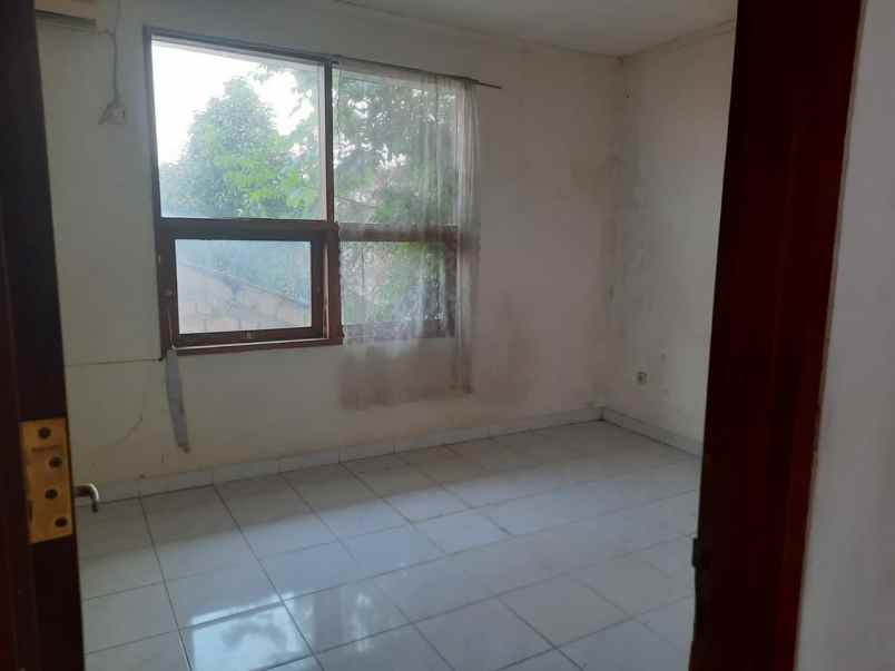 dijual rumah pisangan