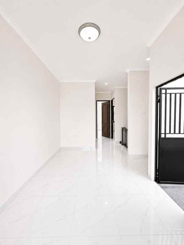 dijual rumah pondok gede