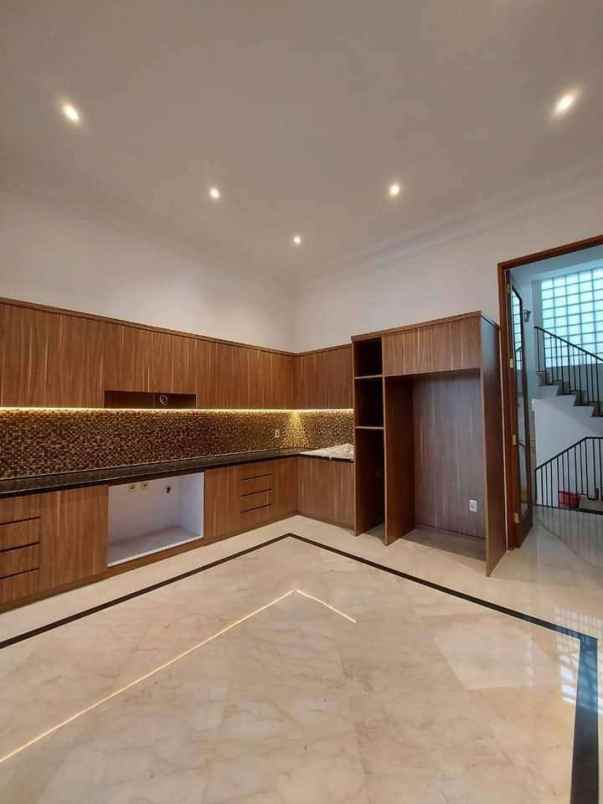 dijual rumah pondok indah