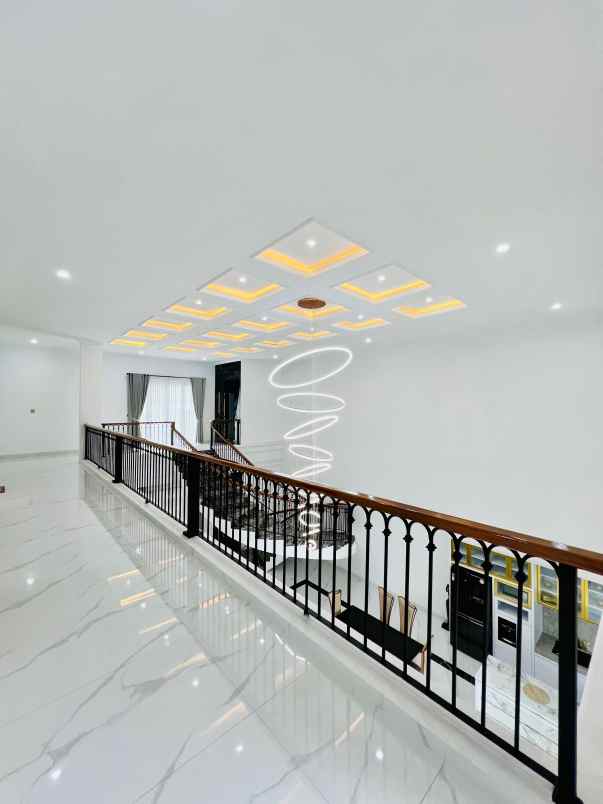 dijual rumah pondok indah