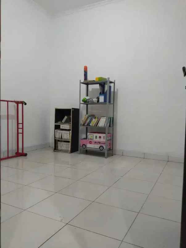 dijual rumah pondok kacang barat