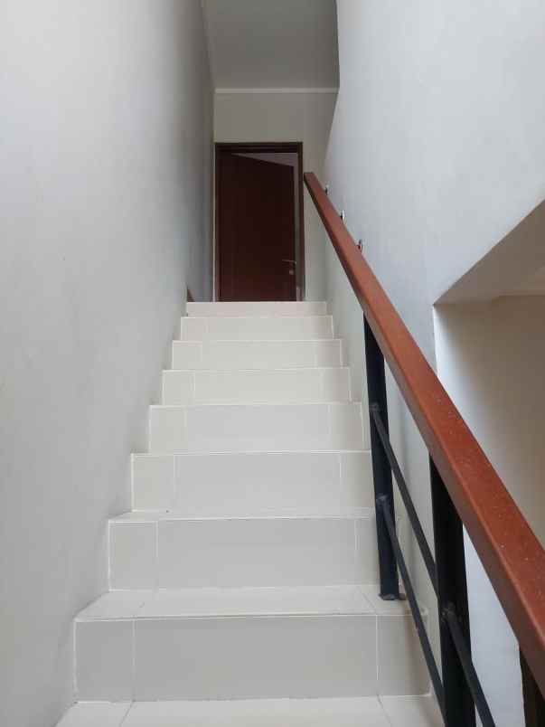 dijual rumah premier riviera jatinegara