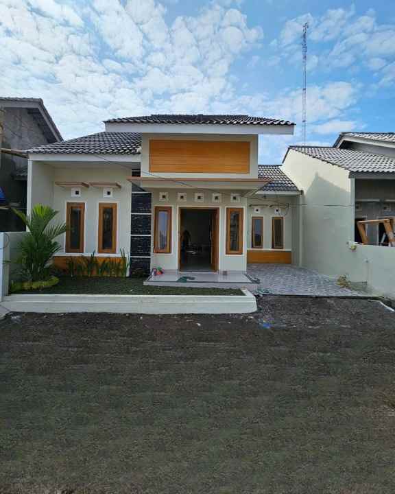 dijual rumah purwomartani kec kalasan