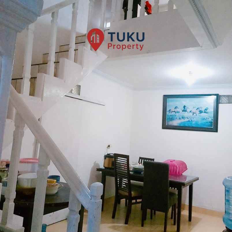 dijual rumah rapih sudah dicat ulang