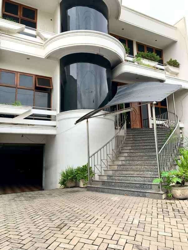 dijual rumah raya dharma husada indah