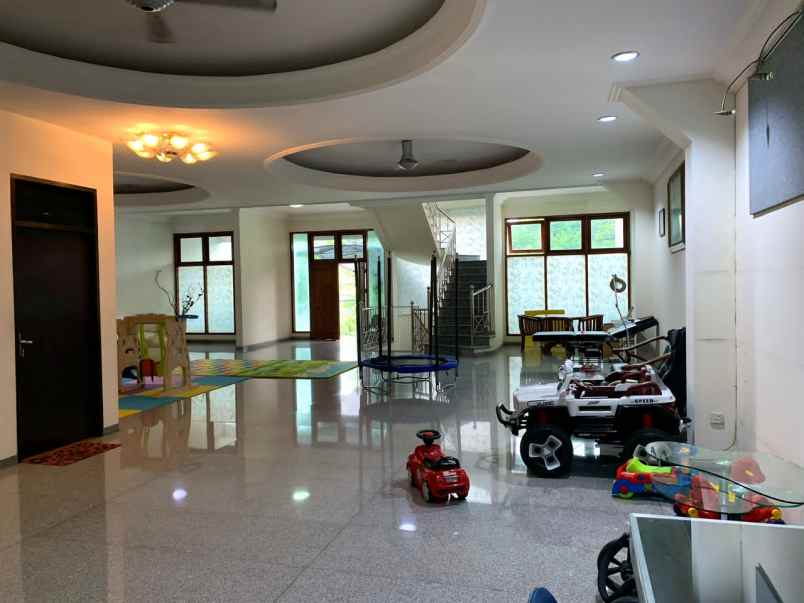 dijual rumah raya dharma husada indah