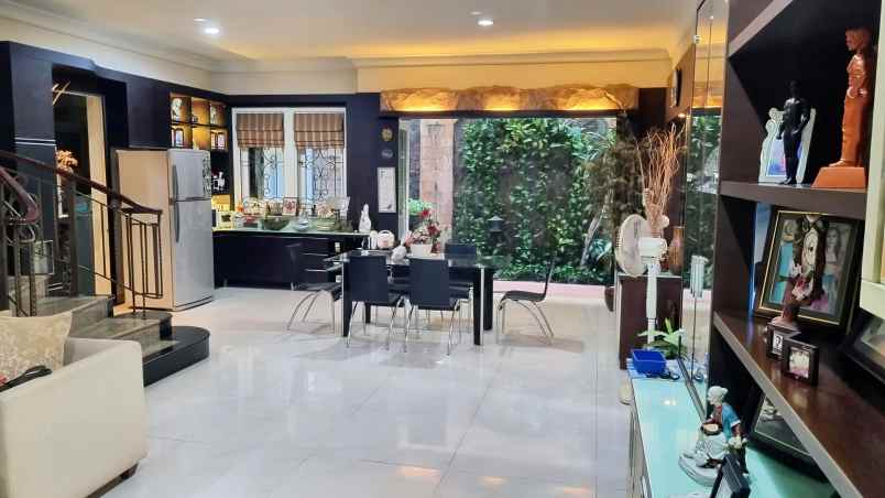 dijual rumah regency 21
