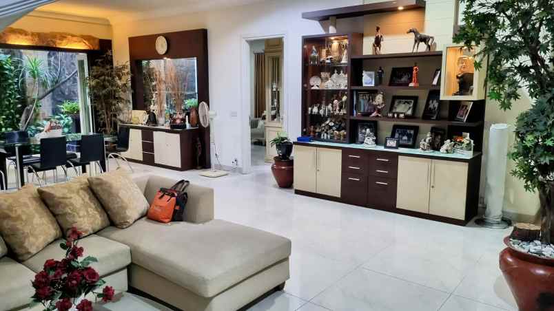 dijual rumah regency 21