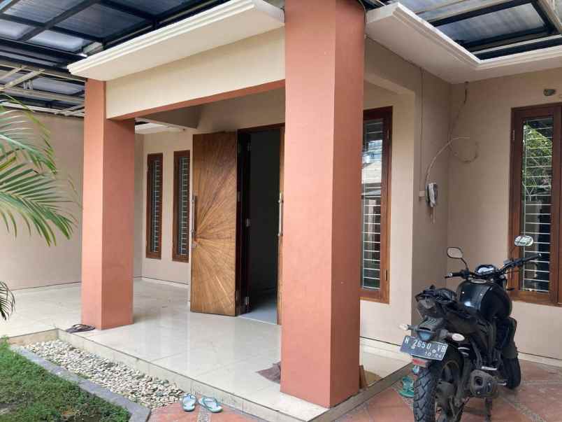 dijual rumah rumah kutisari indah utara