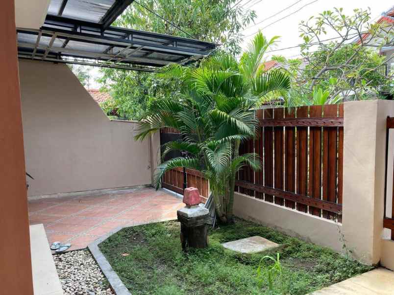 dijual rumah rumah kutisari indah utara