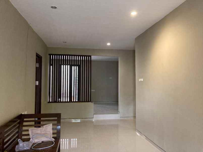 dijual rumah rumah kutisari indah utara