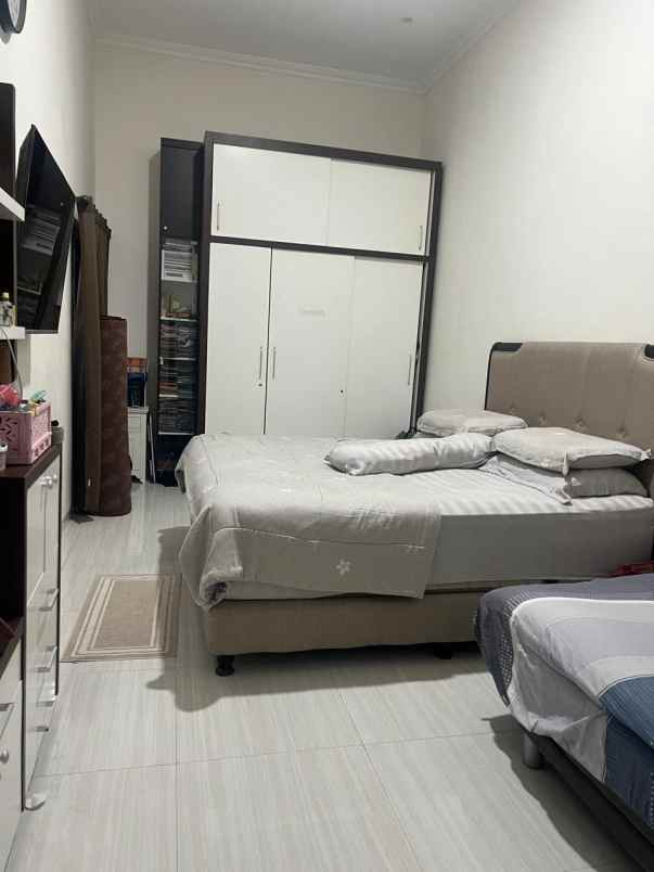 dijual rumah rungkut asri