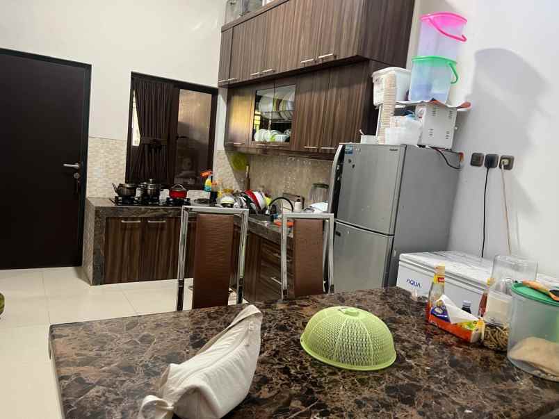 dijual rumah rungkut asri