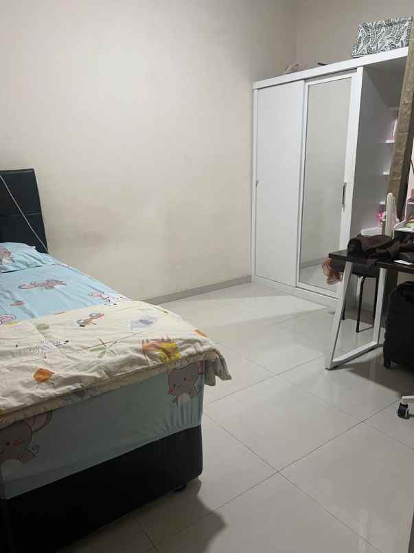 dijual rumah rungkut asri