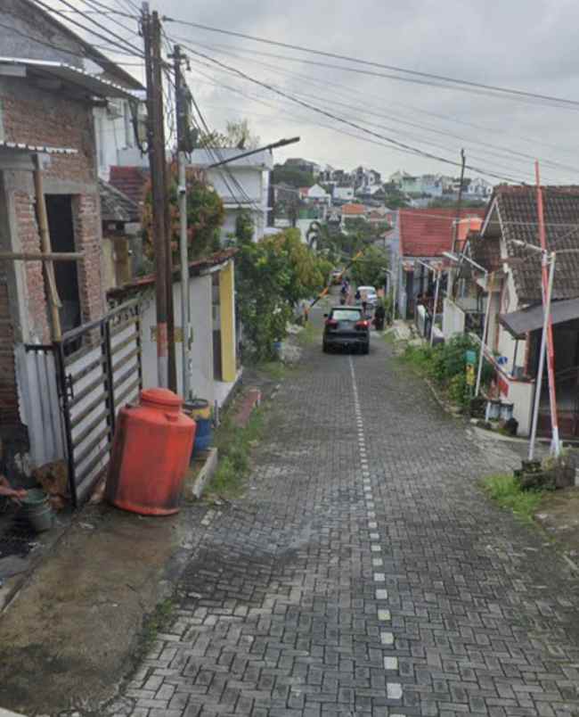 dijual rumah sambiroto