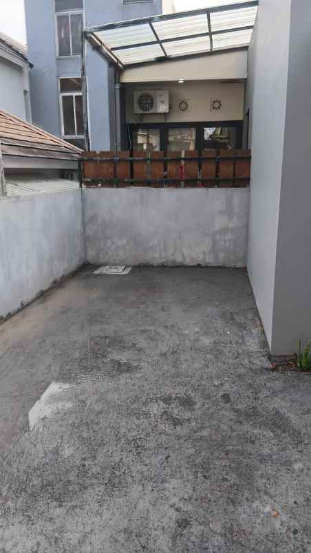 dijual rumah sambiroto