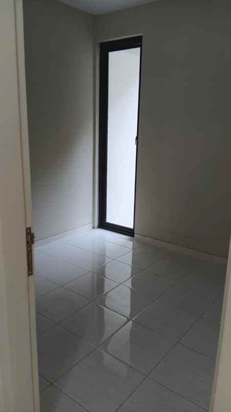 dijual rumah sambiroto