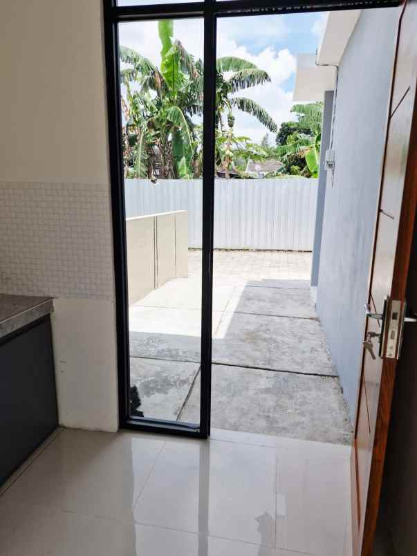 dijual rumah sambiroto