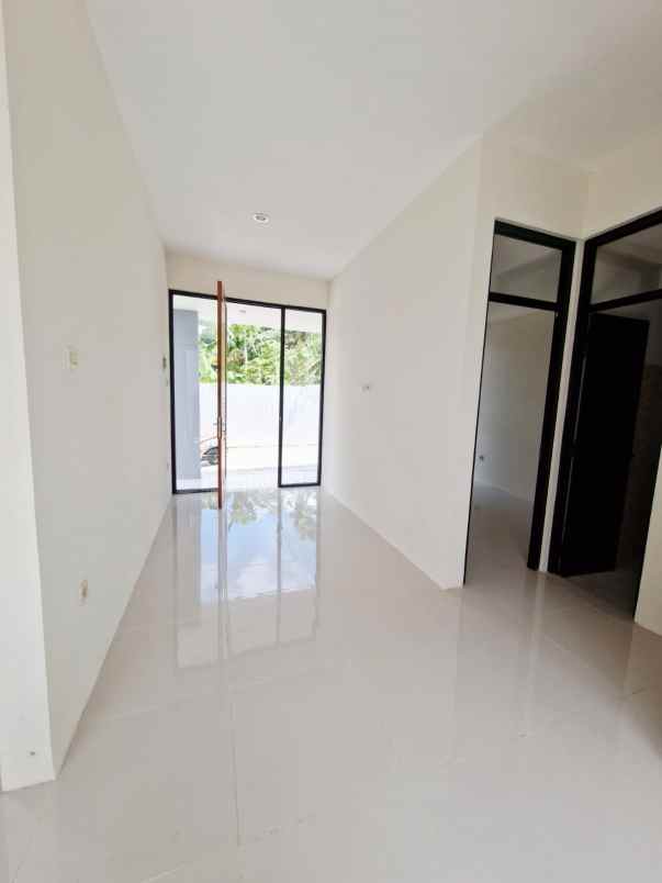 dijual rumah sambiroto