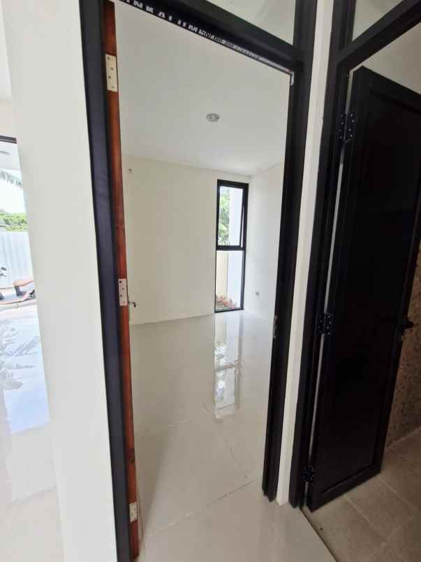 dijual rumah sambiroto