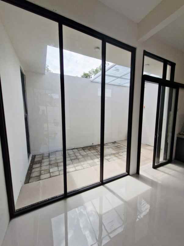dijual rumah sambiroto