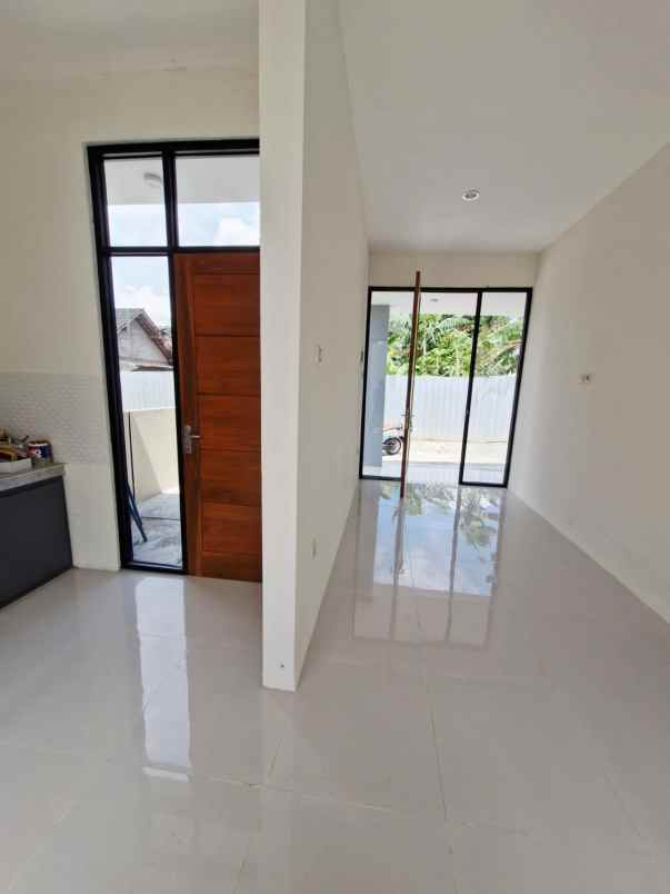 dijual rumah sambiroto
