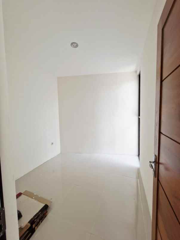 dijual rumah sambiroto