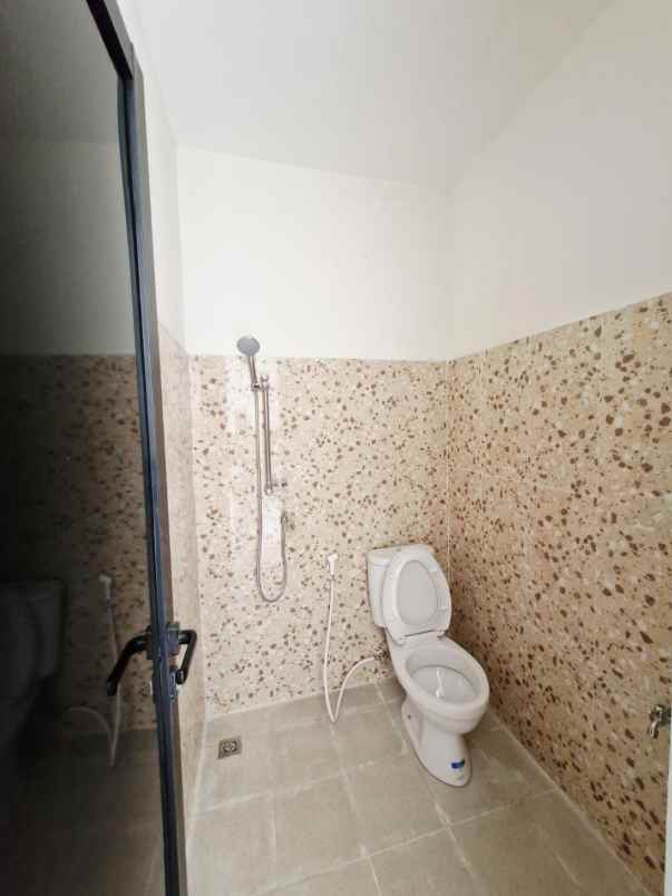dijual rumah sambiroto