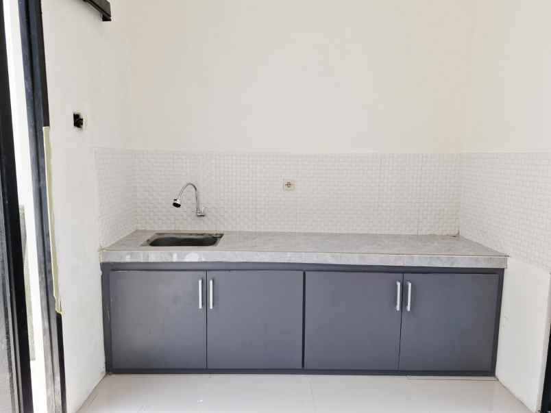 dijual rumah sambiroto