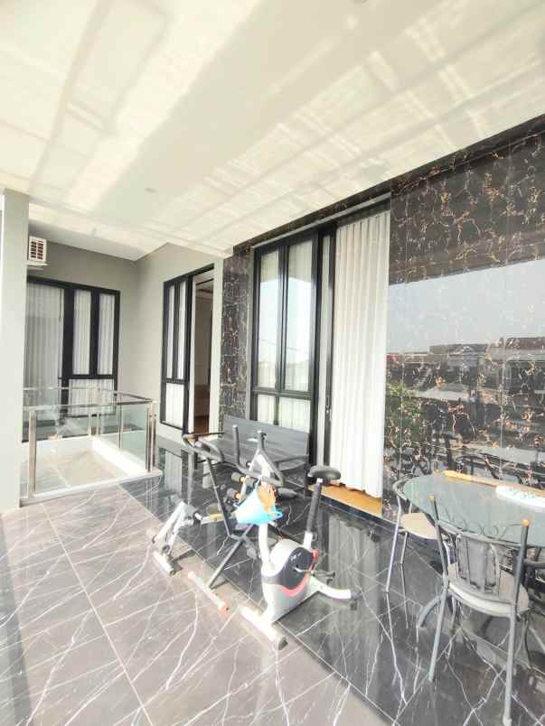 dijual rumah sapphire wiradadi