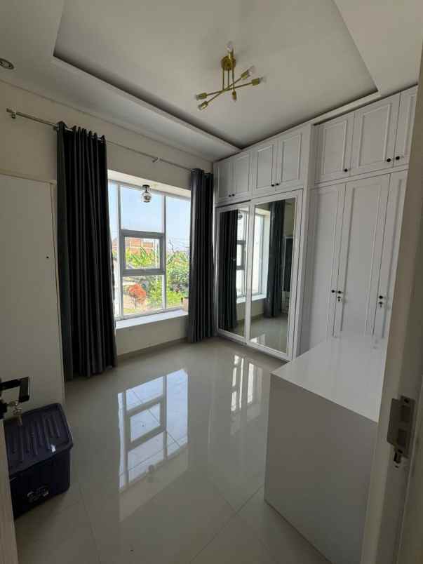 dijual rumah sariwangi