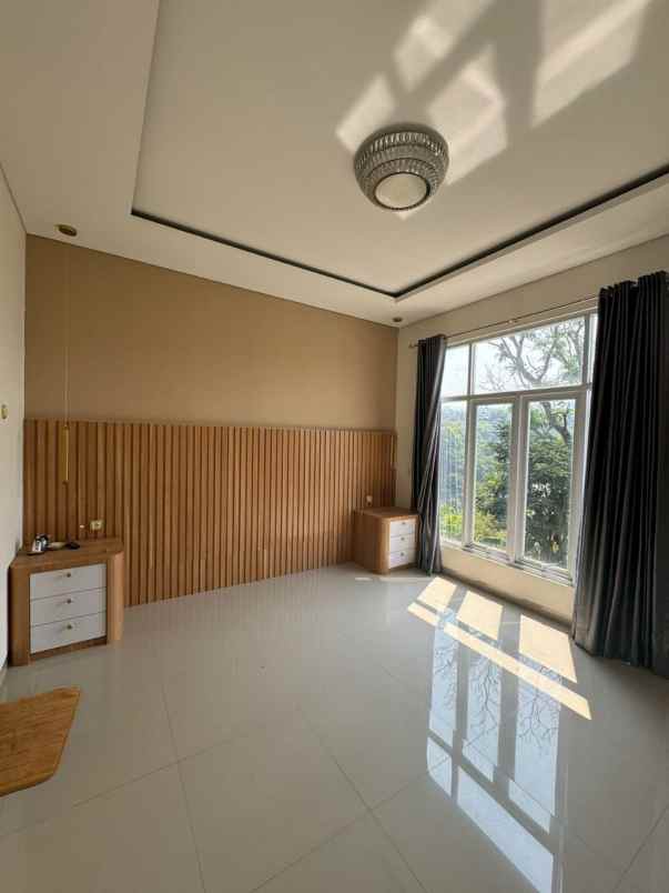 dijual rumah sariwangi