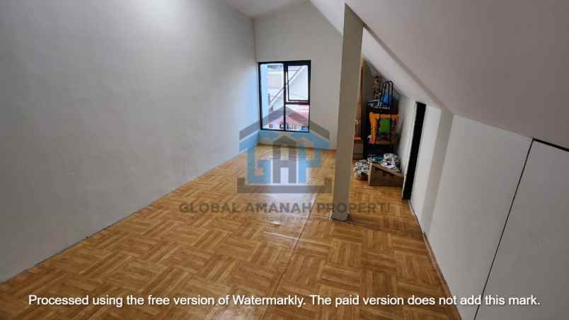 dijual rumah sariwangi