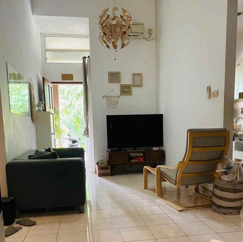 dijual rumah sawah lama