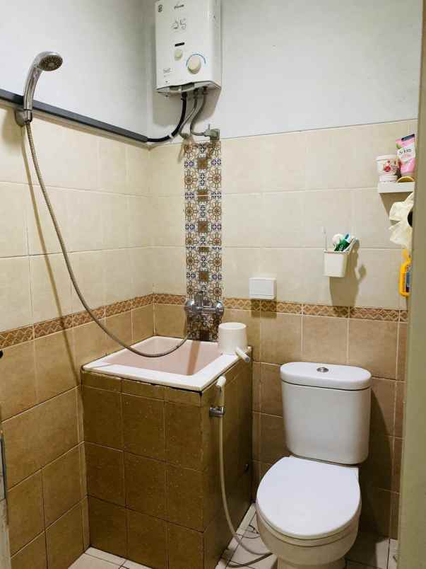 dijual rumah sawah lama