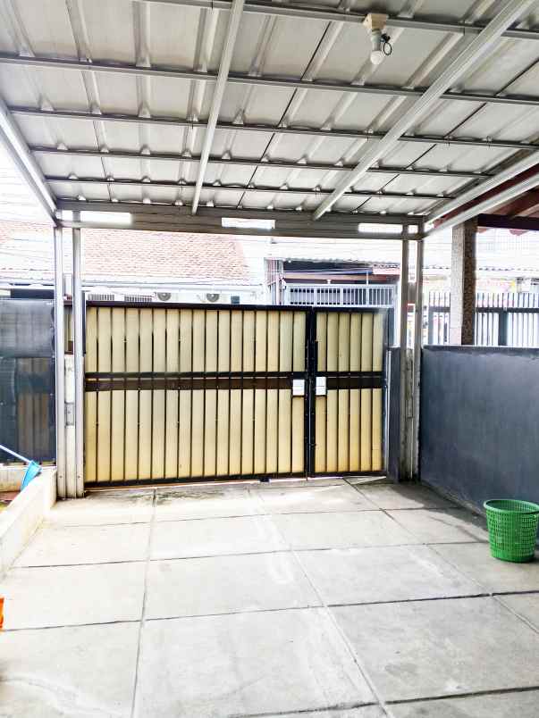 dijual rumah second kawasan bintaro sektor 2