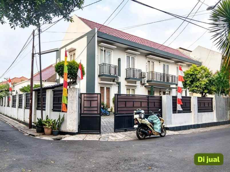 dijual rumah setiabudi