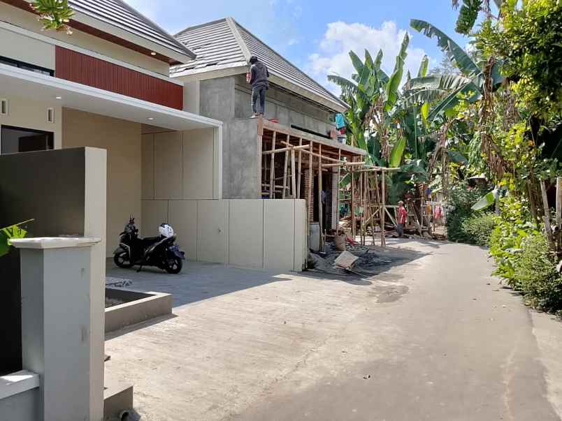 dijual rumah smkn 1 seyegan