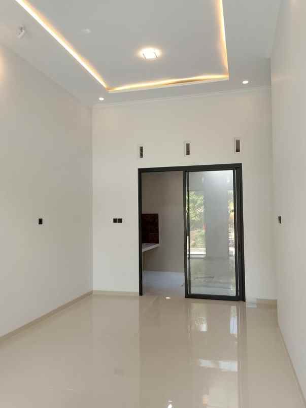 dijual rumah smkn 1 seyegan
