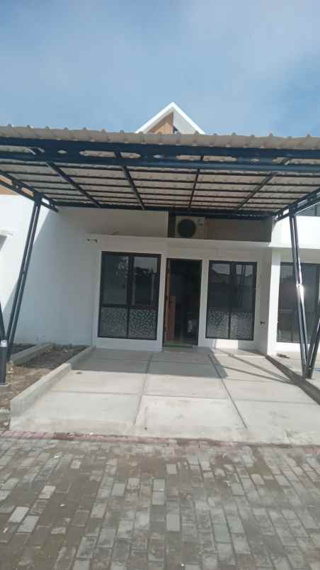 dijual rumah sriamur