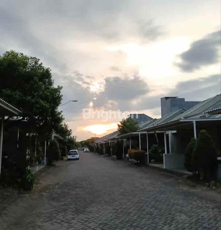 dijual rumah sukolilo dian regency