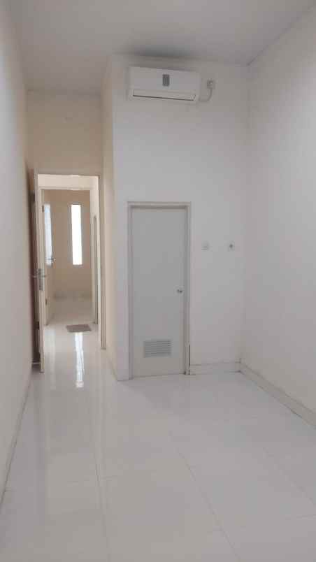 dijual rumah sukolilo regency